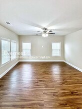 130 Mandy Ln in Covington, GA - Foto de edificio - Building Photo