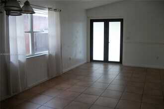 7230 W 34th Ct in Hialeah, FL - Building Photo - Building Photo
