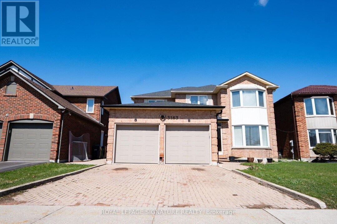 3163 Galbraith Dr in Mississauga, ON - Building Photo