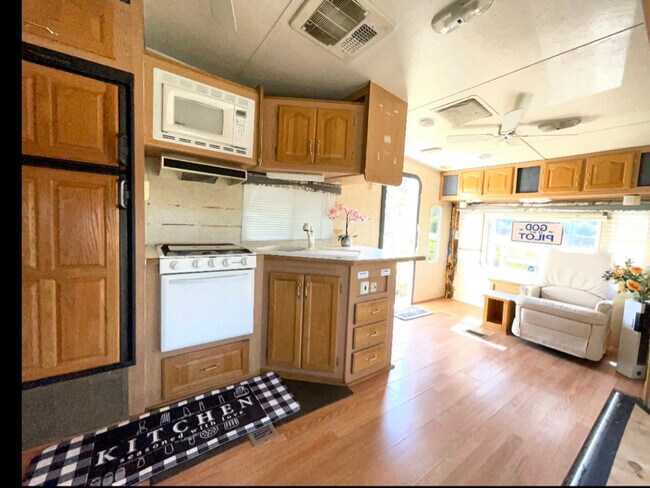 1 E Charleston Rd in Palo Alto, CA - Building Photo - Building Photo