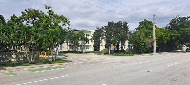 4255 N University Dr in Sunrise, FL - Building Photo - Building Photo