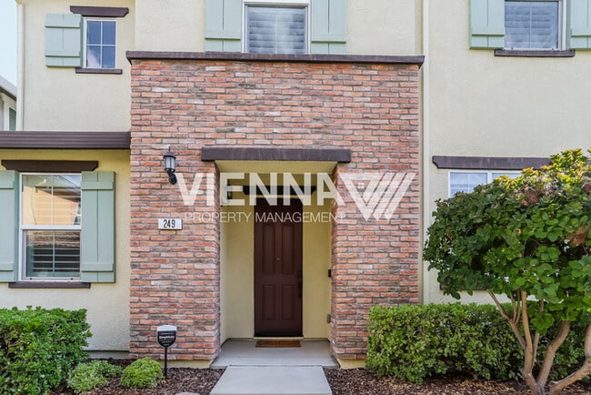 249 Rochdale St in Roseville, CA - Building Photo - Building Photo