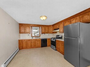 155 Thorndike St, Unit 155 Thorndike St. #2 in Arlington, MA - Building Photo - Building Photo