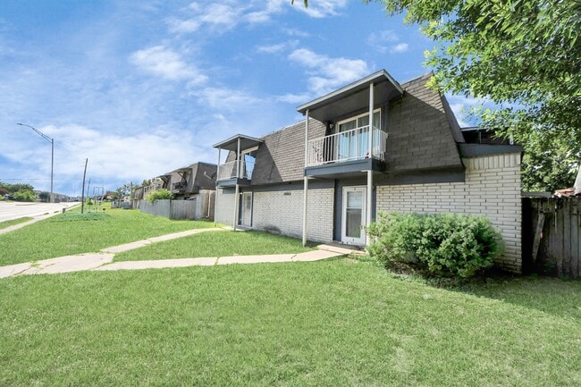 12068 Beechnut St in Houston, TX - Building Photo - Building Photo