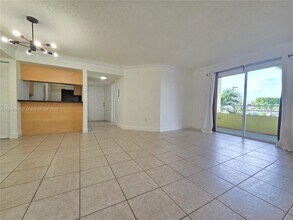 10765 SW 108th Ave in Miami, FL - Building Photo - Building Photo