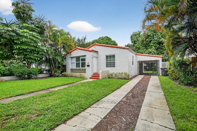 2817 Poinsettia Ave in West Palm Beach, FL - Building Photo - Building Photo