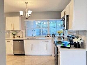 6720 Azalea Dr in Miramar, FL - Building Photo - Building Photo