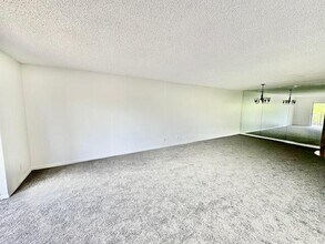 3300 Spanish Moss Ter, Unit 302 in Lauderhill, FL - Foto de edificio - Building Photo