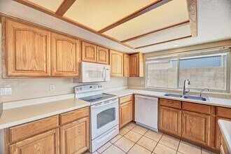 5215 W Garden Dr in Glendale, AZ - Building Photo - Building Photo