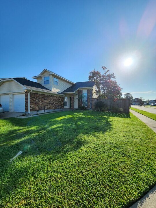 3941 W Bamboo Dr in Harvey, LA - Foto de edificio