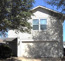 7424 Elk Pass Dr in Austin, TX - Building Photo