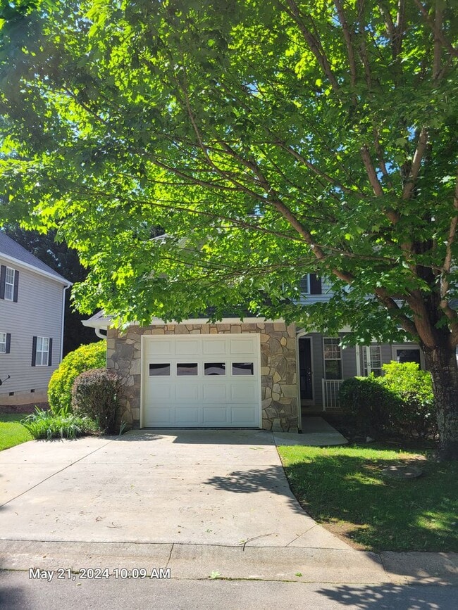property at 9 Willoughby Run Dr
