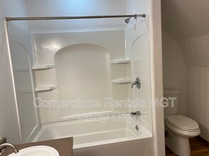 642 2nd Ave NW in Valley City, ND - Foto de edificio - Building Photo