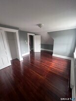 12 Fleming St in Waterbury, CT - Building Photo