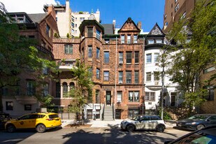 275 W 73rd St in New York, NY - Building Photo