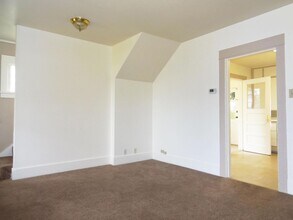 6437 S Puget Sound Ave in Tacoma, WA - Foto de edificio - Building Photo