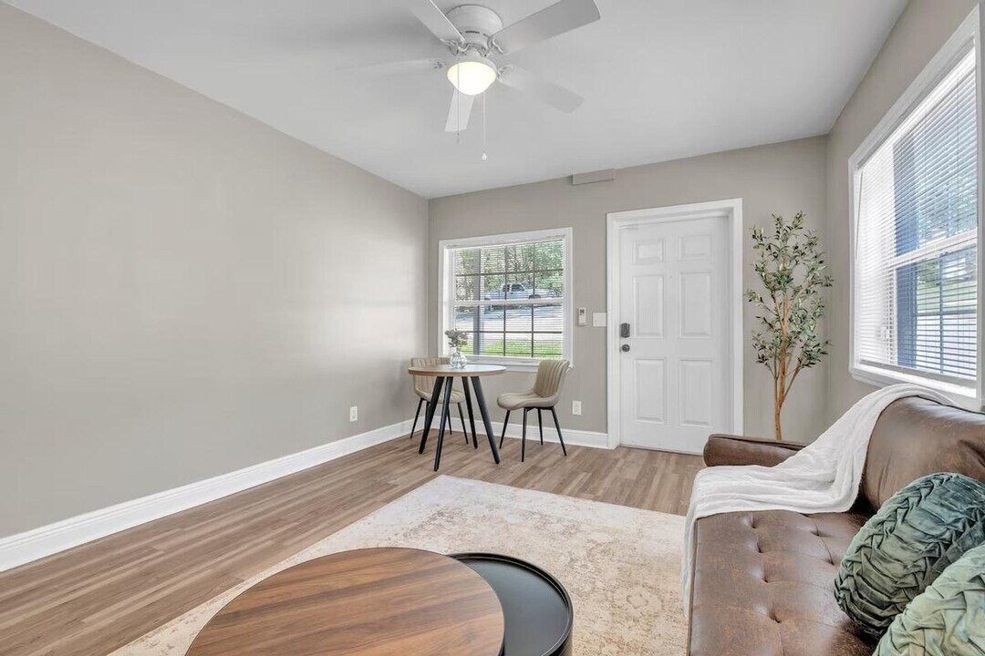 1004 Buena Vista Dr in Tallahassee, FL - Building Photo