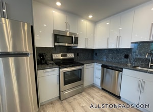 1028a Commonwealth Ave in Boston, MA - Building Photo - Building Photo