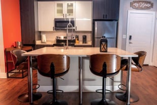 2470 Cheshire Bridge Rd NE in Atlanta, GA - Building Photo