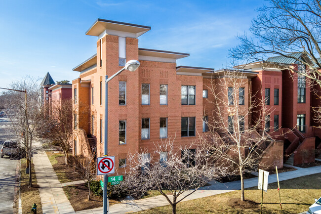 261-264 14th St SE in Washington, DC - Foto de edificio - Building Photo