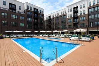 Essex in Columbus, OH - Foto de edificio - Building Photo