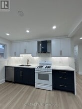 31 Bailey Crescent in Aurora, ON - Building Photo - Building Photo