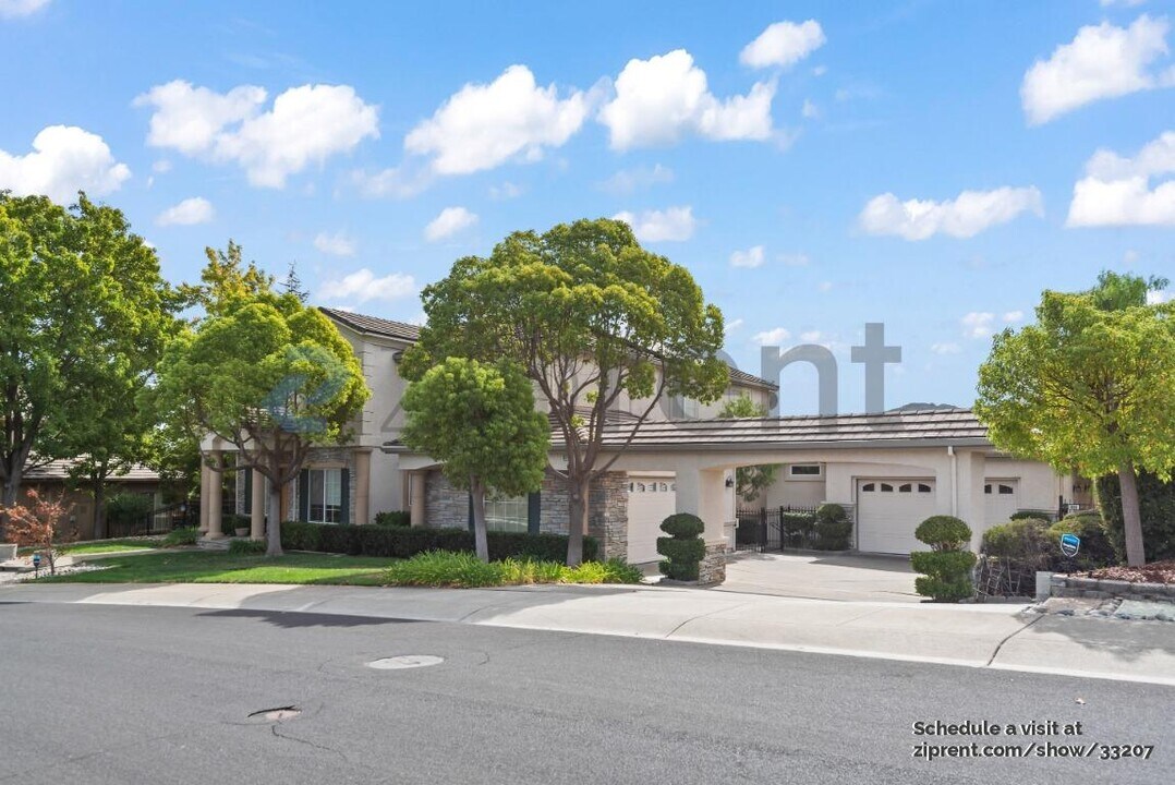 9414 Blessing Dr in Pleasanton, CA - Building Photo