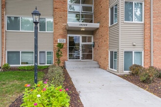 Rosewood Manor in Rosemount, MN - Foto de edificio - Building Photo