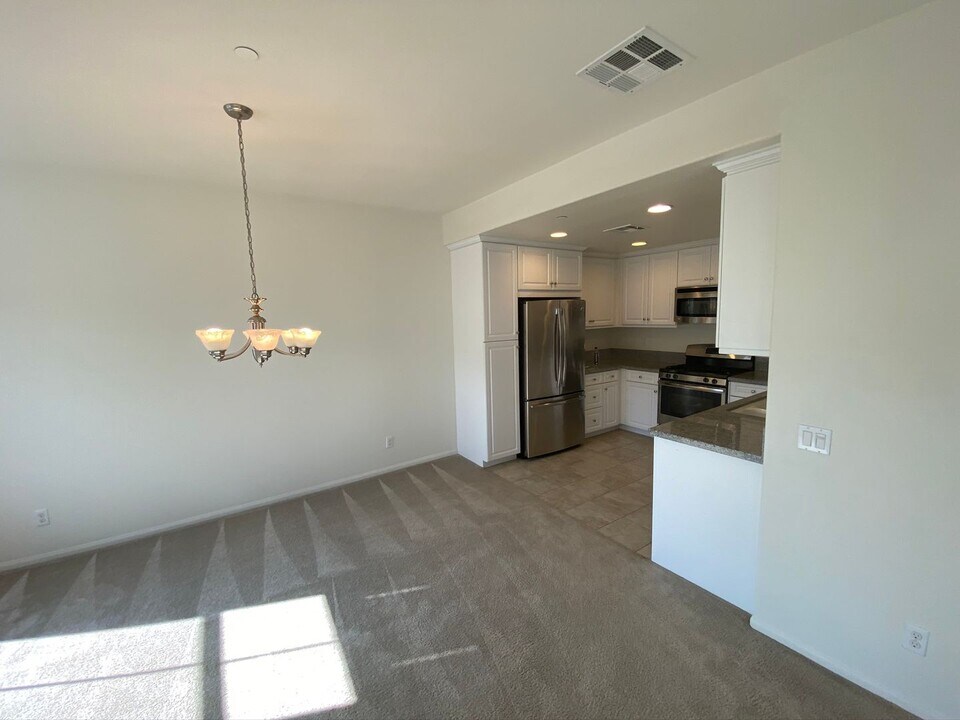 1605 Waterlily Way in San Marcos, CA - Building Photo