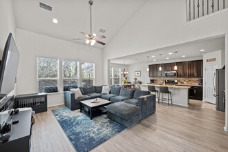 9401 Tanager Way in Austin, TX - Building Photo - Building Photo