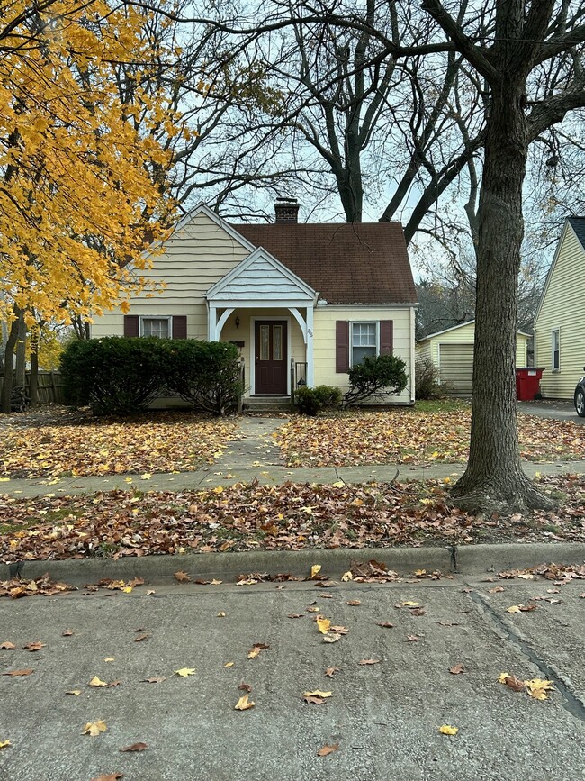 706 Foley Ave in Champaign, IL - Foto de edificio - Building Photo