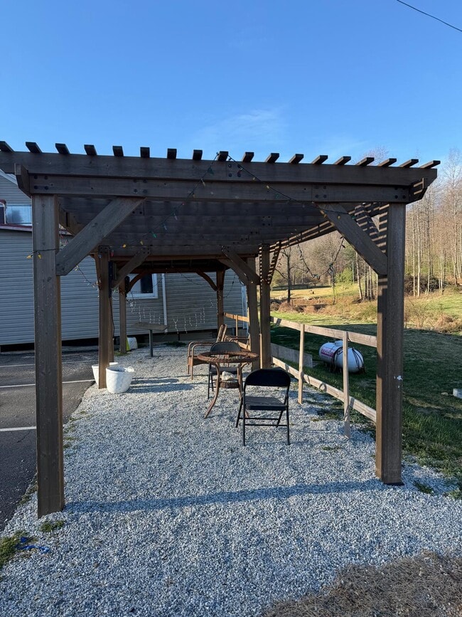 10761 Thomas Nelson Hwy in Lovingston, VA - Building Photo - Building Photo