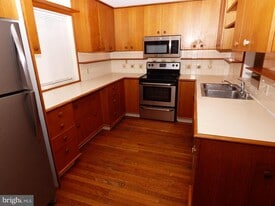 10308 Watkins Mill Dr in Gaithersburg, MD - Building Photo