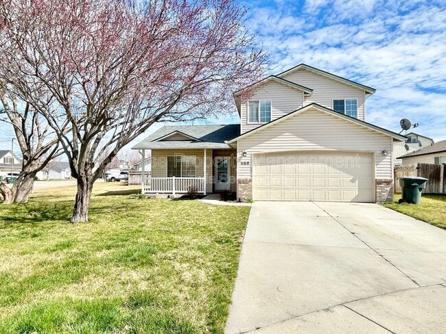 property at 668 N Quarter Moon Ave