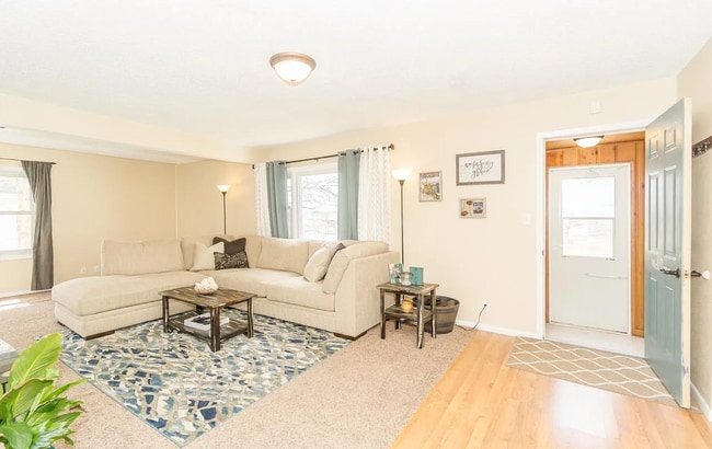 108 5th St NE in Waverly, IA - Foto de edificio - Building Photo