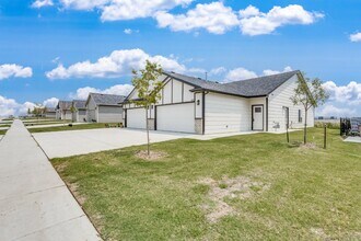 5236 N Cypress St in Bel Aire, KS - Building Photo - Building Photo