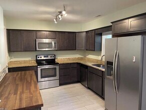 1116 Woodcock Ln in Virginia Beach, VA - Foto de edificio - Building Photo