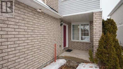 1662 Jobin Crescent in Ottawa, ON - Building Photo - Building Photo