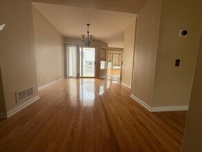 1722 Middlebury Dr in Aurora, IL - Foto de edificio - Building Photo