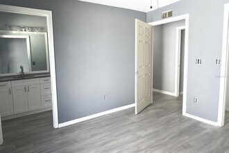 1015 Queen St S in St. Petersburg, FL - Building Photo - Building Photo