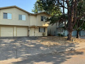 113 Lea Ave in Eugene, OR - Building Photo
