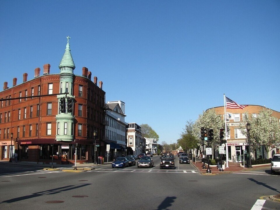 8 Forest St, Unit #201 in Medford, MA - Building Photo