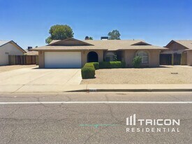 5819 W Grovers Ave in Glendale, AZ - Building Photo