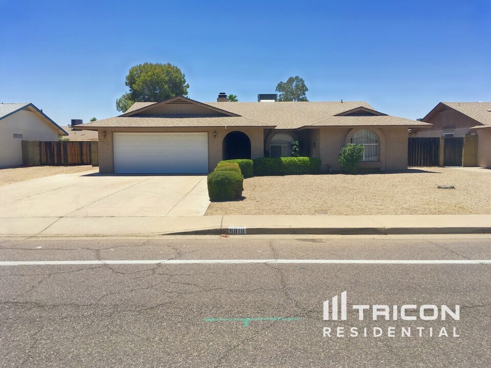 5819 W Grovers Ave in Glendale, AZ - Building Photo