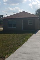 920 Moton Ave in Sanford, FL - Building Photo