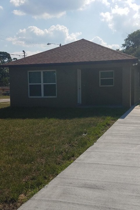 920 Moton Ave in Sanford, FL - Building Photo