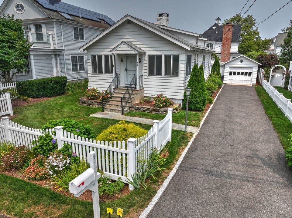 20 Norwalk Ave in Westport, CT - Building Photo
