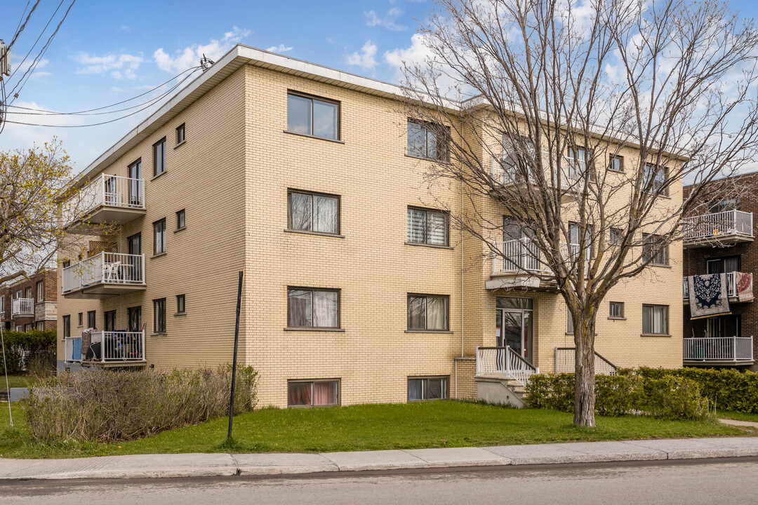 5735 Dudemaine Rue in Montréal, QC - Building Photo