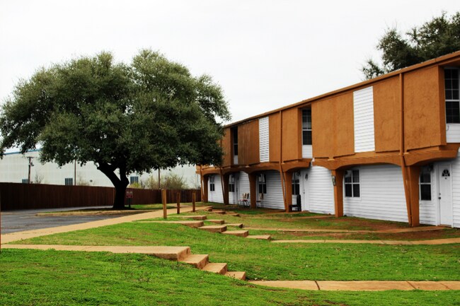 127 Sunnydale St-Unit -607 in Jacksonville, TX - Building Photo - Building Photo