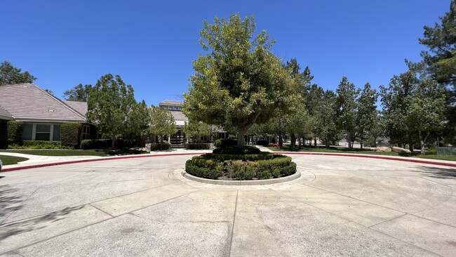 13220 Broken Bit Cir in Corona, CA - Foto de edificio - Building Photo